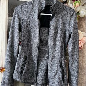 LULULEMON define loun jacket size 4 very good condition
